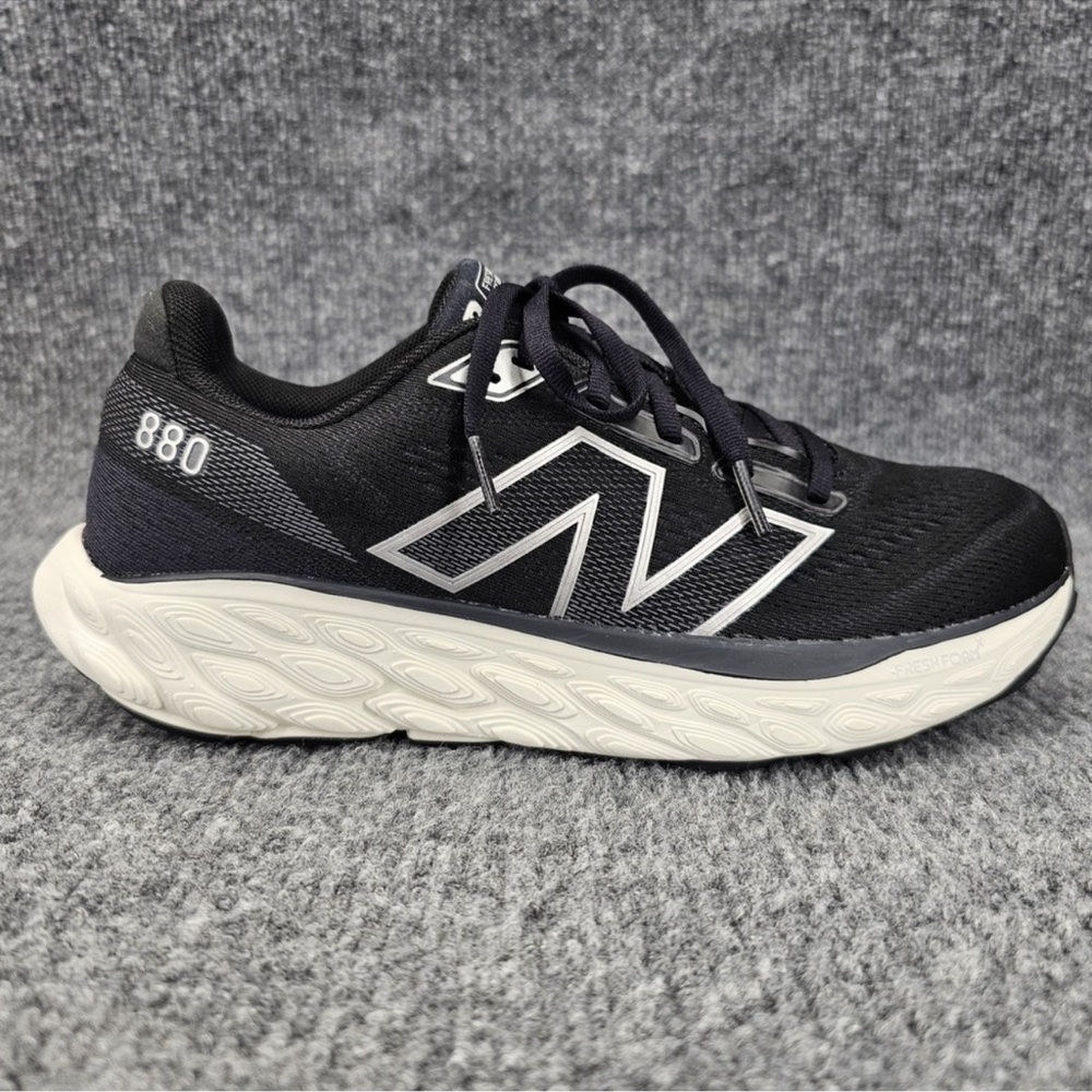 New Balance 880 Women's Black and White Athletic Running Shoes